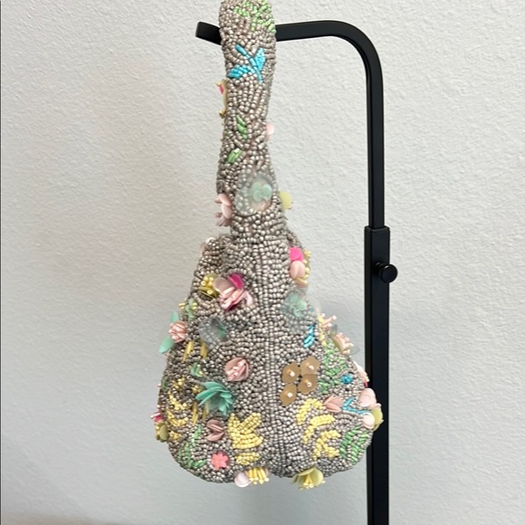 Beaded Mini Tote | Gray 🩶🩷 - Picture 4 of 10
